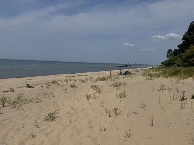 5285 N Lakeshore Drive, Holland, MI 49424