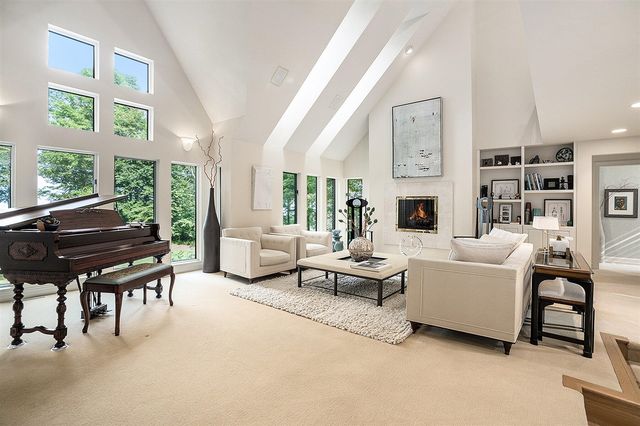 5285 N Lakeshore Drive, Holland, MI 49424