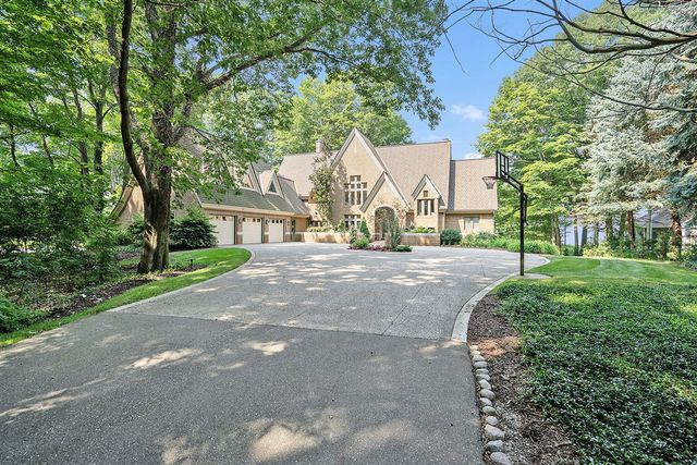 5285 N Lakeshore Drive, Holland, MI 49424