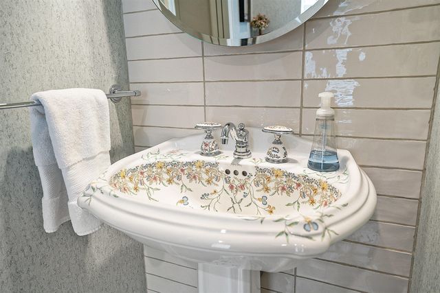 5285 N Lakeshore Drive, Holland, MI 49424