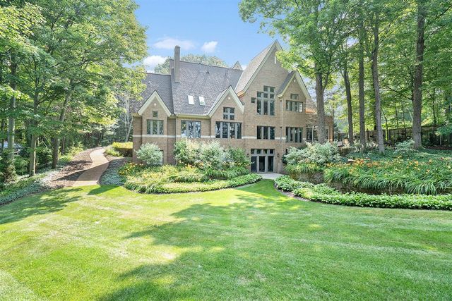 5285 N Lakeshore Drive, Holland, MI 49424