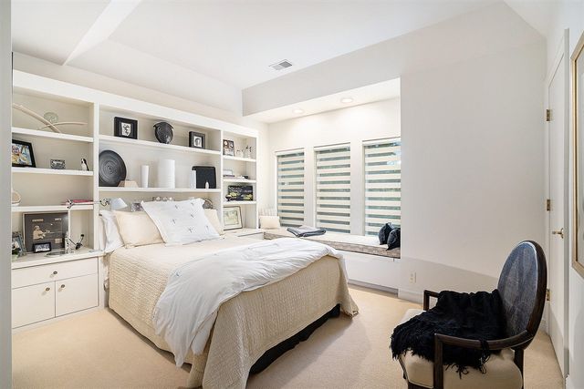 5285 N Lakeshore Drive, Holland, MI 49424