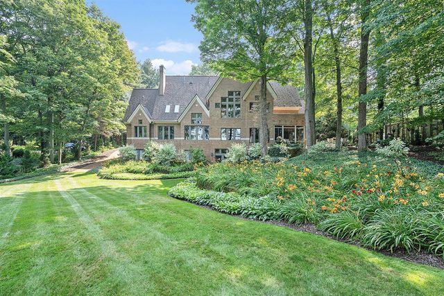 5285 N Lakeshore Drive, Holland, MI 49424