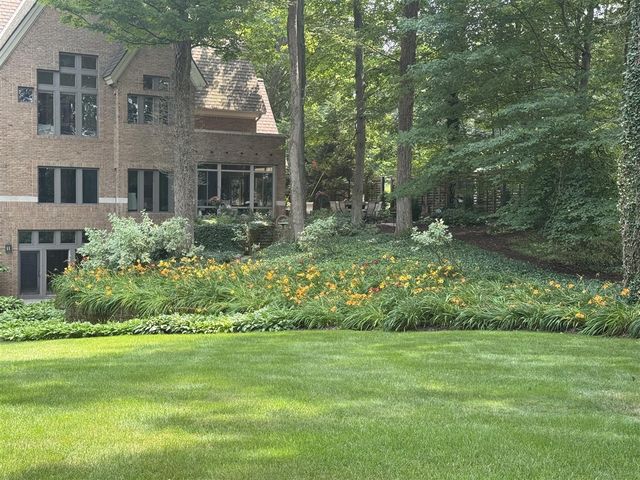 5285 N Lakeshore Drive, Holland, MI 49424