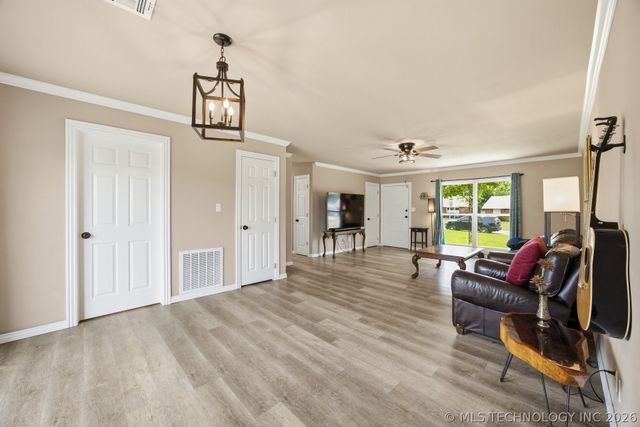 2122 N 11th, Mcalester, OK 74501