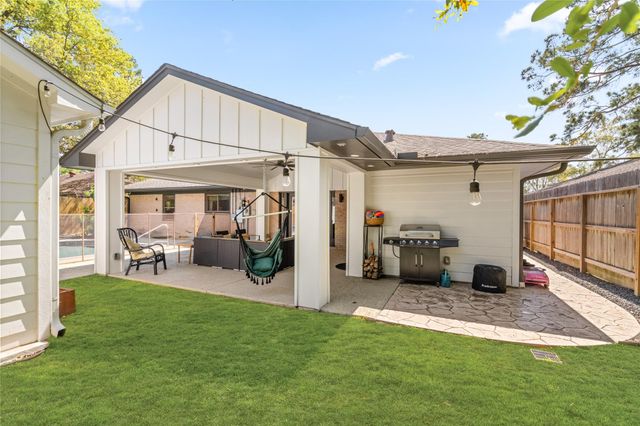 1154 Chamboard Lane, Houston, TX 77018