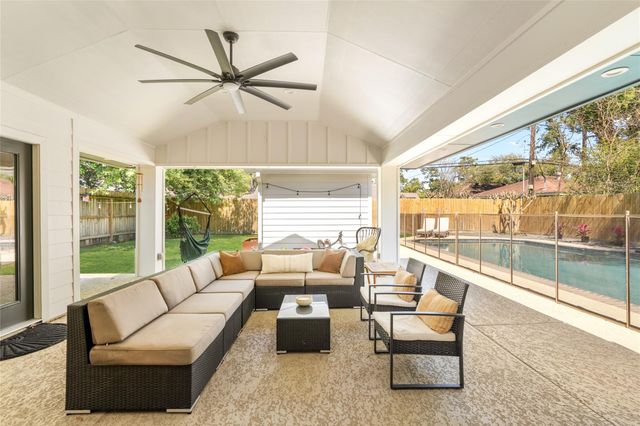 1154 Chamboard Lane, Houston, TX 77018