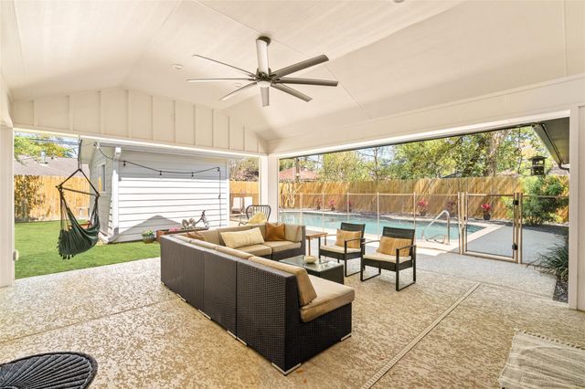 1154 Chamboard Lane, Houston, TX 77018