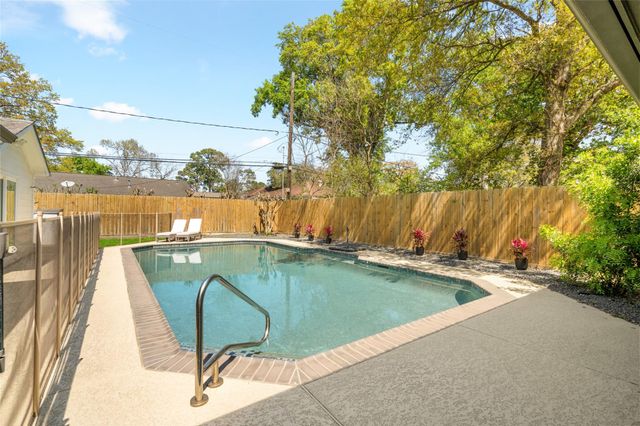 1154 Chamboard Lane, Houston, TX 77018