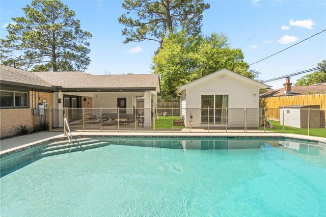 1154 Chamboard Lane, Houston, TX 77018