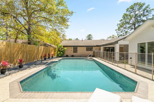 1154 Chamboard Lane, Houston, TX 77018