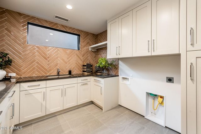 37200 N CAVE CREEK Road 1018, Scottsdale, AZ 85262