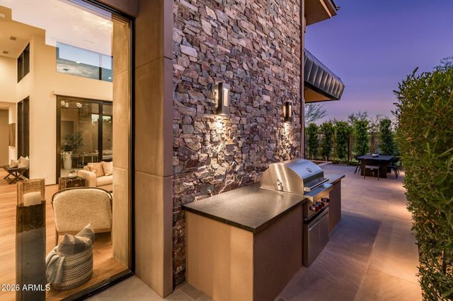 37200 N CAVE CREEK Road 1018, Scottsdale, AZ 85262