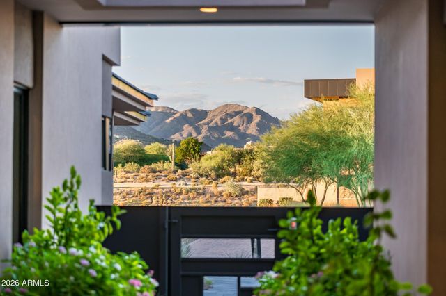 37200 N CAVE CREEK Road 1018, Scottsdale, AZ 85262