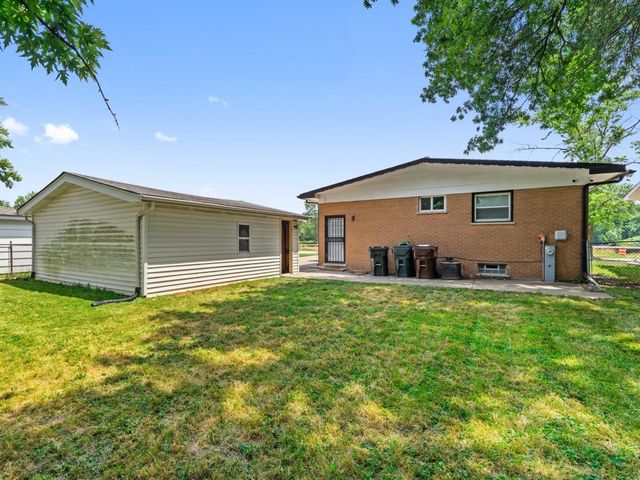 240 N Park Drive, Glenwood, IL 60425