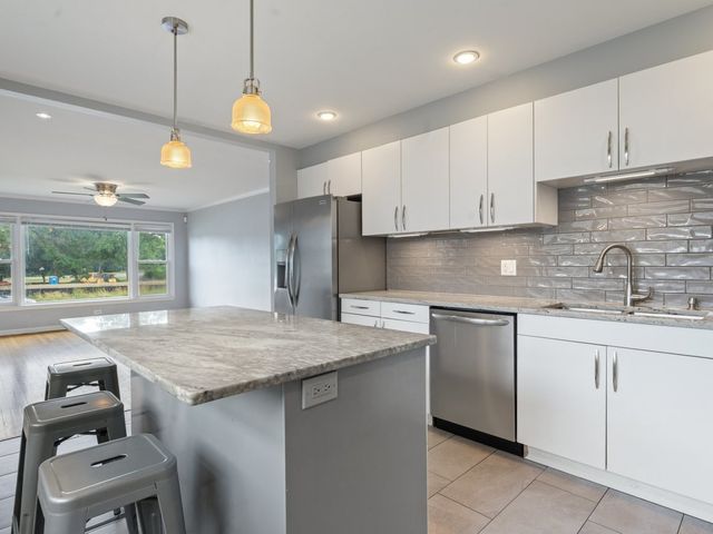 240 N Park Drive, Glenwood, IL 60425