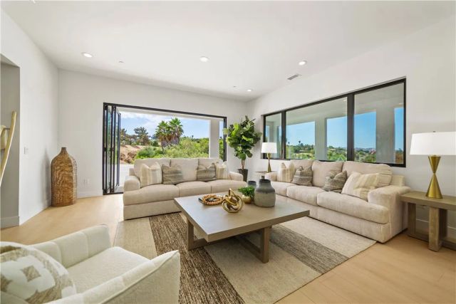 2027 Via Monserate, Fallbrook, CA 92028