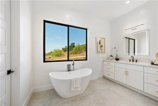 2027 Via Monserate, Fallbrook, CA 92028