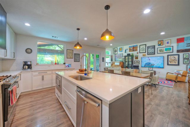 8302 Reeda LN, Austin, TX 78757