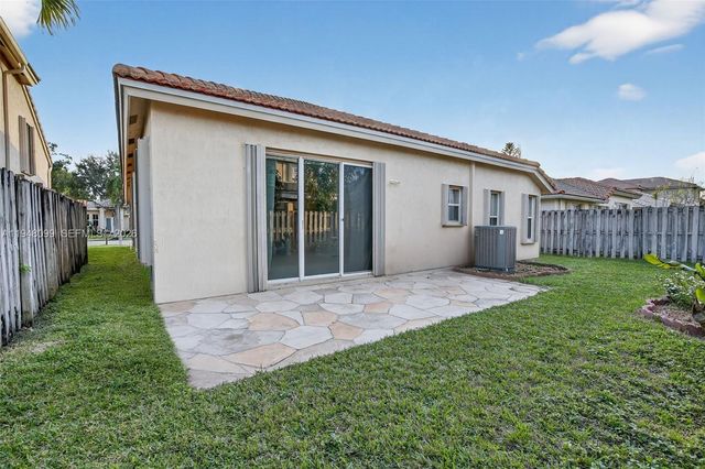 14125 S Cypress Cove Cir, Davie, FL 33325