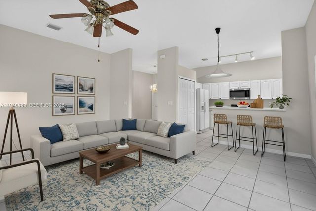 14125 S Cypress Cove Cir, Davie, FL 33325