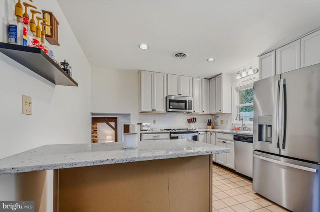 2712 FAWKES DR, Wilmington, DE 19808