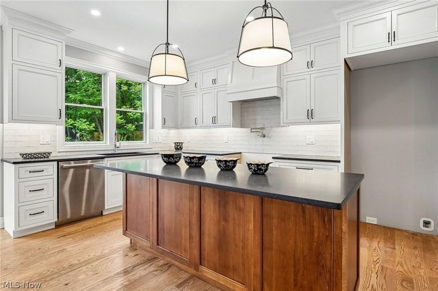 295 S Franklin Street, Chagrin Falls, OH 44022