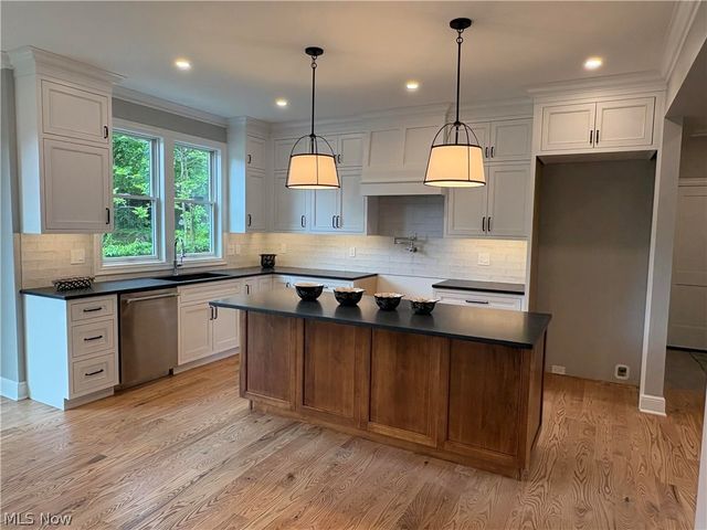 295 S Franklin Street, Chagrin Falls, OH 44022