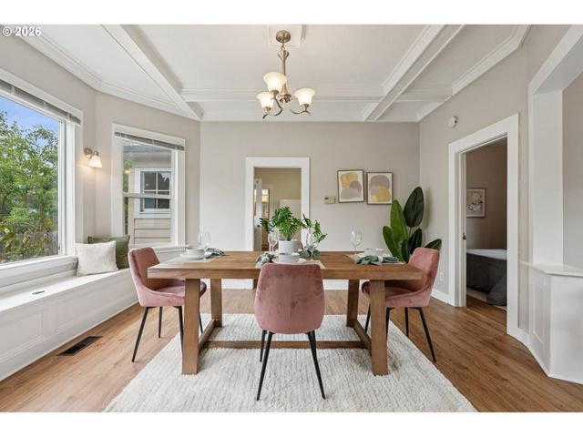 1831 Se INSLEY St, Portland, OR 97202