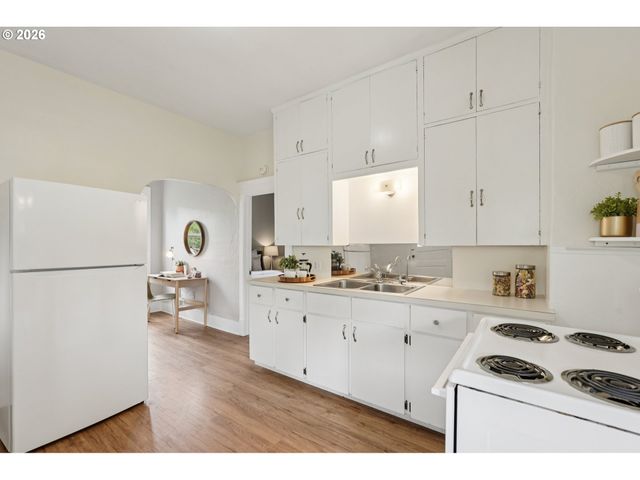 1831 Se INSLEY St, Portland, OR 97202