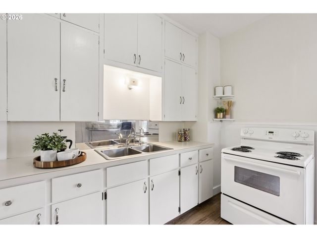 1831 Se INSLEY St, Portland, OR 97202