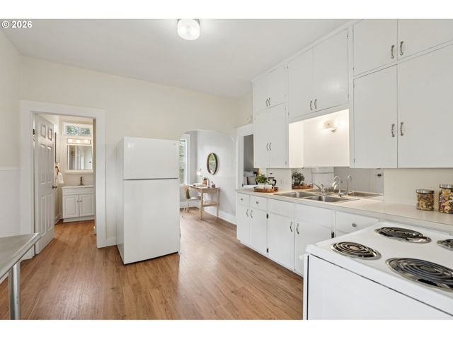 1831 Se INSLEY St, Portland, OR 97202