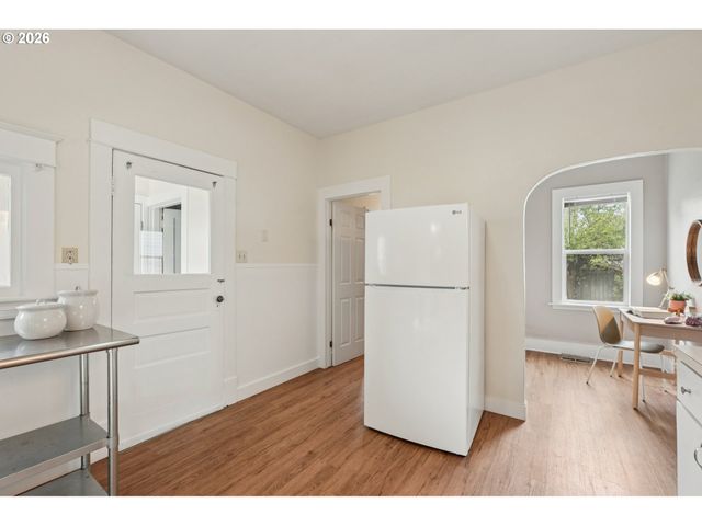 1831 Se INSLEY St, Portland, OR 97202