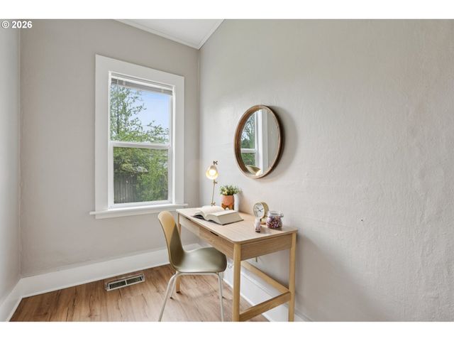 1831 Se INSLEY St, Portland, OR 97202