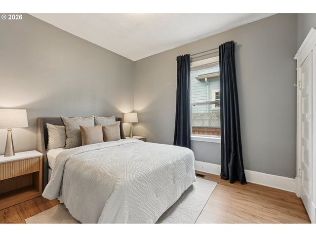 1831 Se INSLEY St, Portland, OR 97202