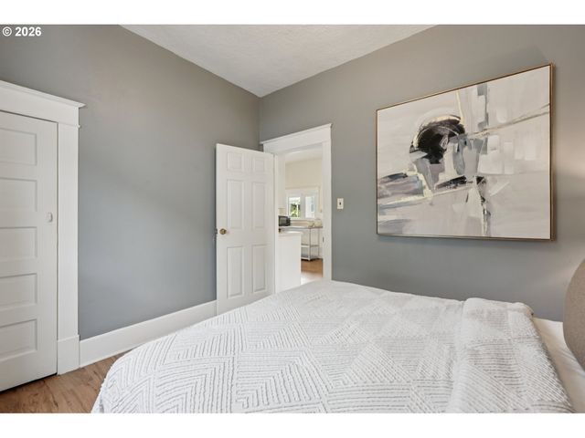 1831 Se INSLEY St, Portland, OR 97202