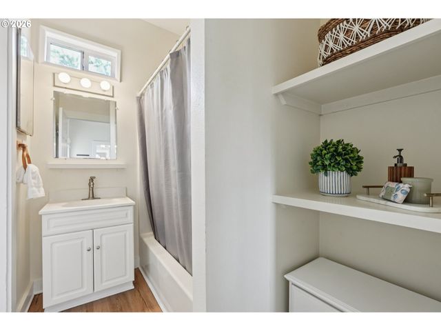 1831 Se INSLEY St, Portland, OR 97202