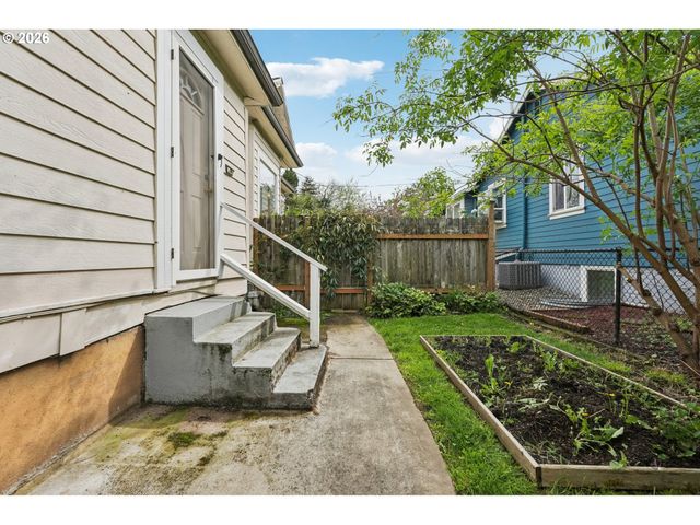 1831 Se INSLEY St, Portland, OR 97202