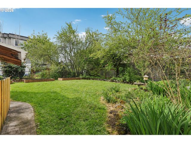 1831 Se INSLEY St, Portland, OR 97202