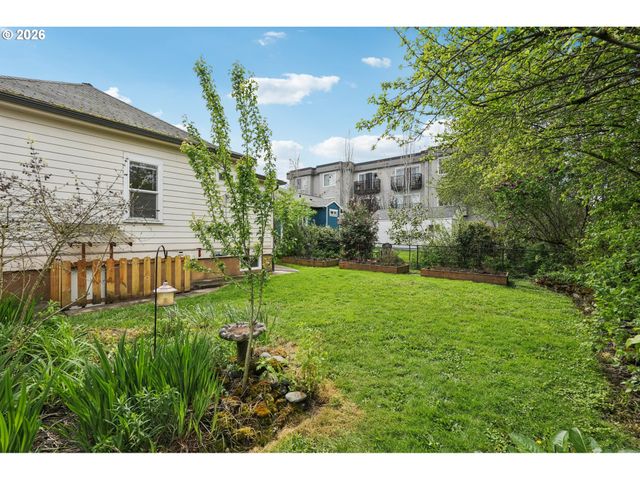 1831 Se INSLEY St, Portland, OR 97202