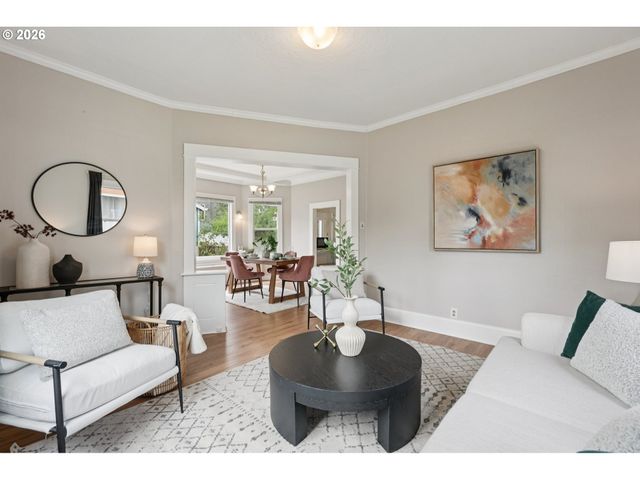 1831 Se INSLEY St, Portland, OR 97202