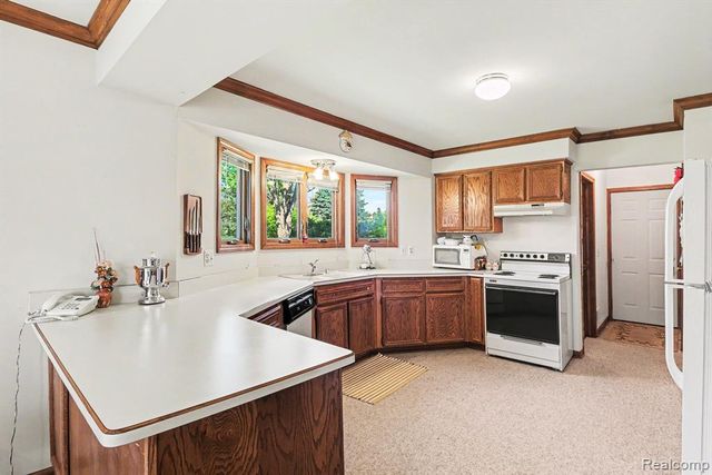 421 Drexelgate Parkway, Rochester Hills, MI 48307