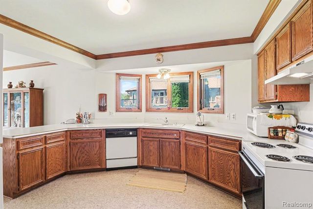 421 Drexelgate Parkway, Rochester Hills, MI 48307