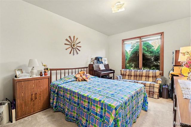 421 Drexelgate Parkway, Rochester Hills, MI 48307