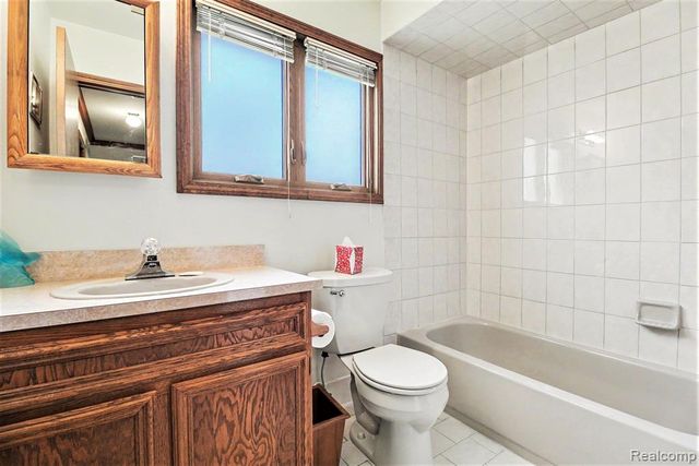 421 Drexelgate Parkway, Rochester Hills, MI 48307