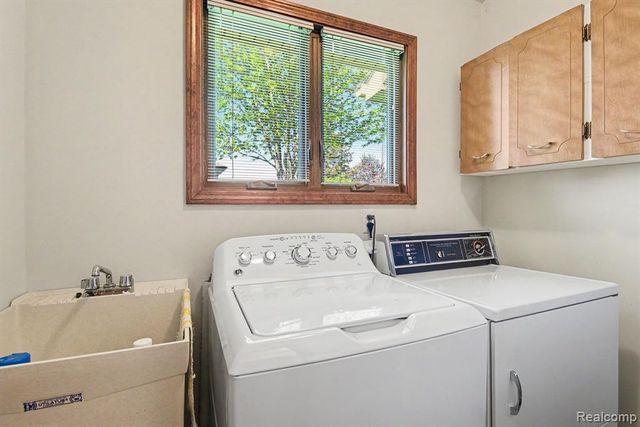 421 Drexelgate Parkway, Rochester Hills, MI 48307
