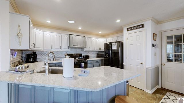 477 Beechwood Dr, Cadiz, KY 42211