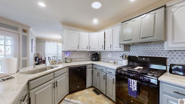 477 Beechwood Dr, Cadiz, KY 42211