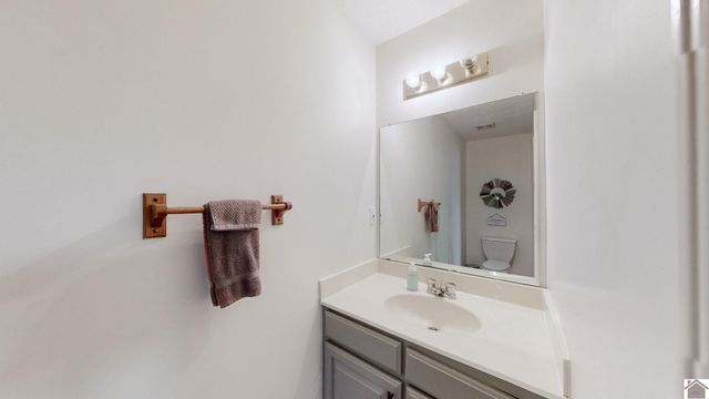 477 Beechwood Dr, Cadiz, KY 42211