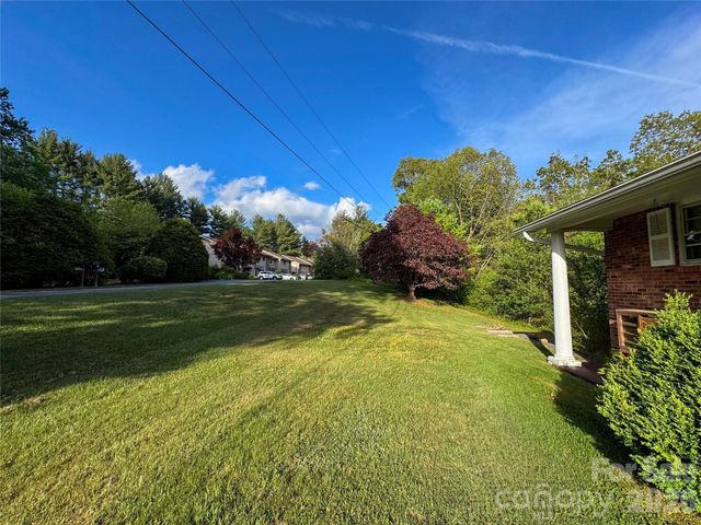70 Winchester Drive, Waynesville, NC 28785